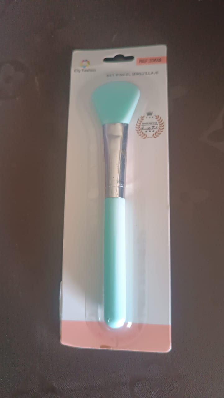 Soft Silicone Face Mask Applicator Brush (1 Pc) Soft Silicone Face Mask Applicator Brush (1 Pc)